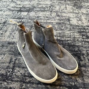 Sofft Gray boots with Suede Upper and Rubber Soles size 8M - NWOT